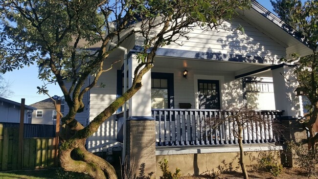 Building Photo - Waukie Unit A