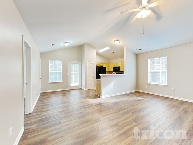 Photo - 842 Lakehill Rd