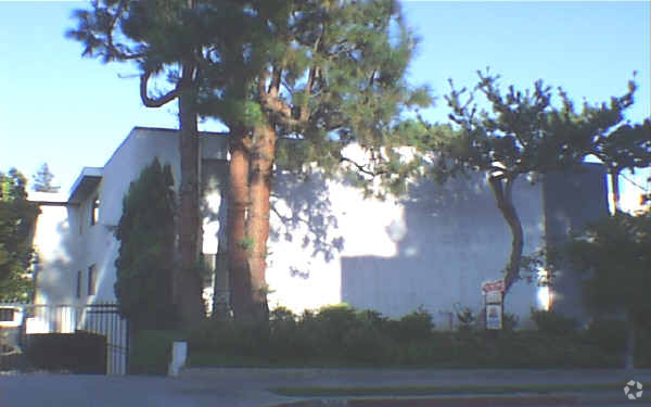 Building Photo - 346 S Los Robles Ave Rental