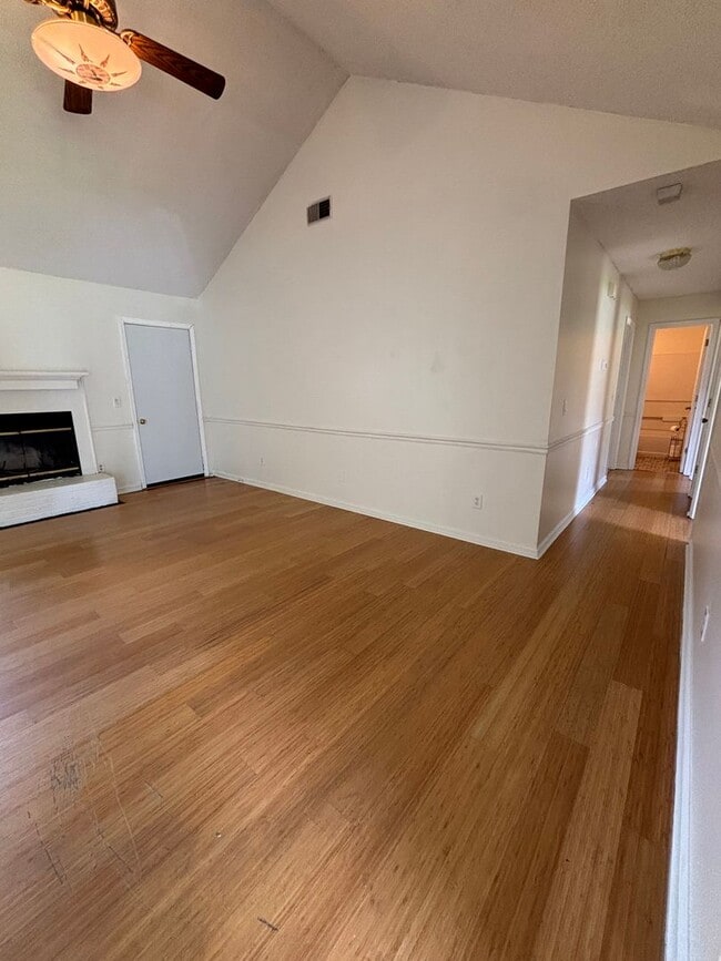 Photo - FOR RENT