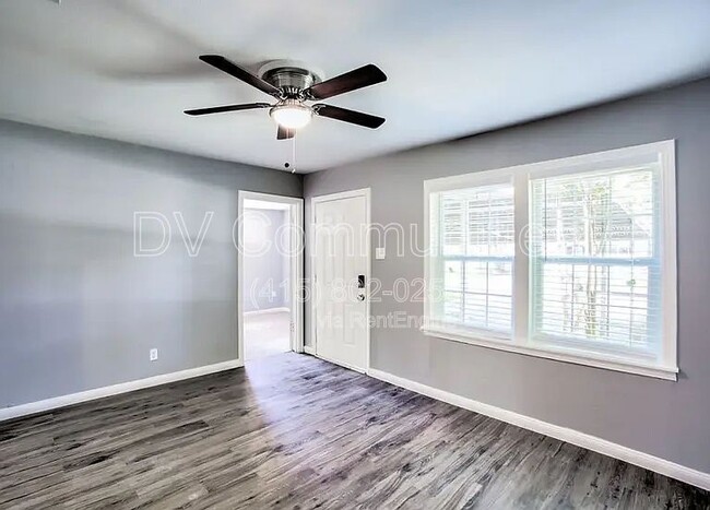 Building Photo - 810 Charles Rd Rental