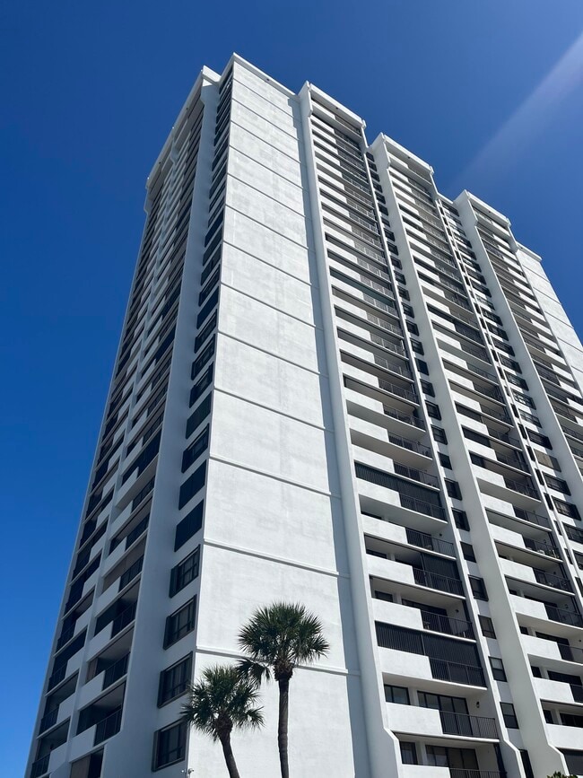Building Photo - 5600 N Flagler Dr Unit 2705