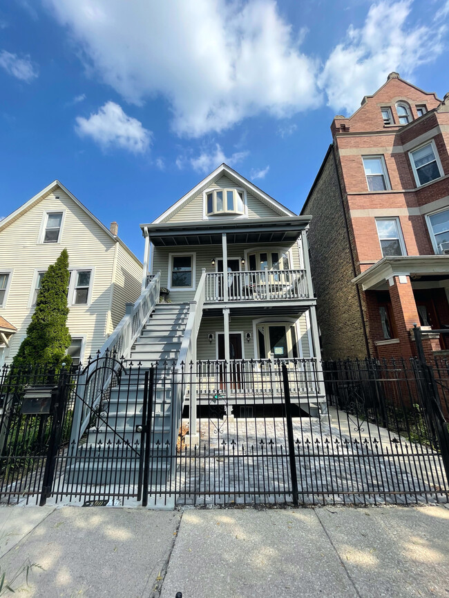 Front Building - 3043 N Monticello Ave Apartments Unit 1