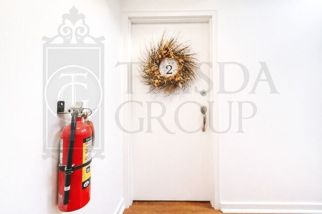 Photo - Avail June 1st! Renovated Crafton 2BR Apt, A/C, Private laundry/storage, Parking, Pets OK! Unidad BRO612-2