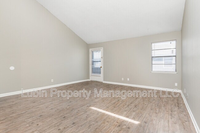 Photo - 393 Rocky Chute Rd Unit Apt 5