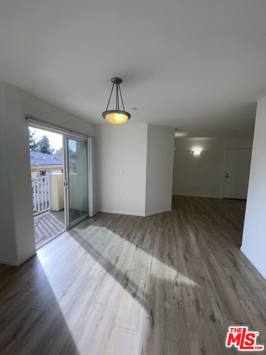 Building Photo - 15939 Victory Blvd Unit 201