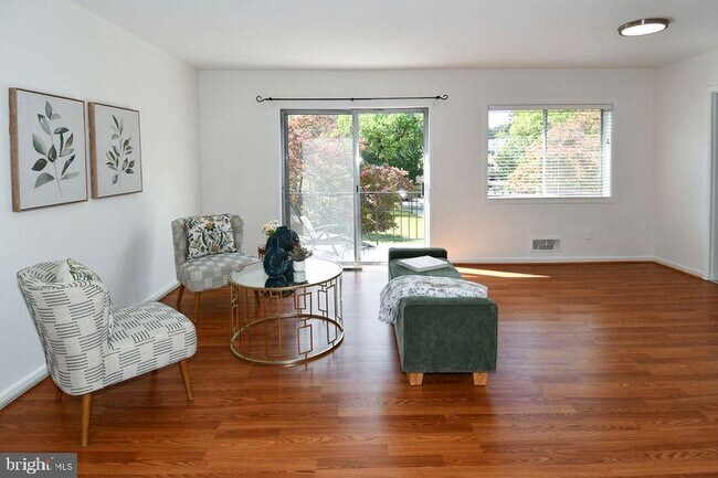 Photo - 10637 Montrose Ave Unit 204