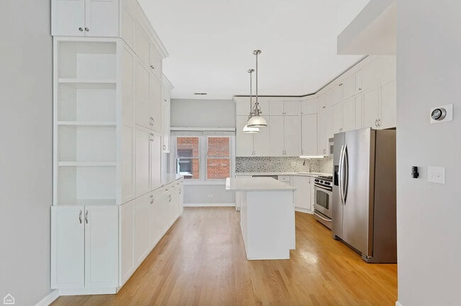 Photo - 855 W Erie St Unit 119