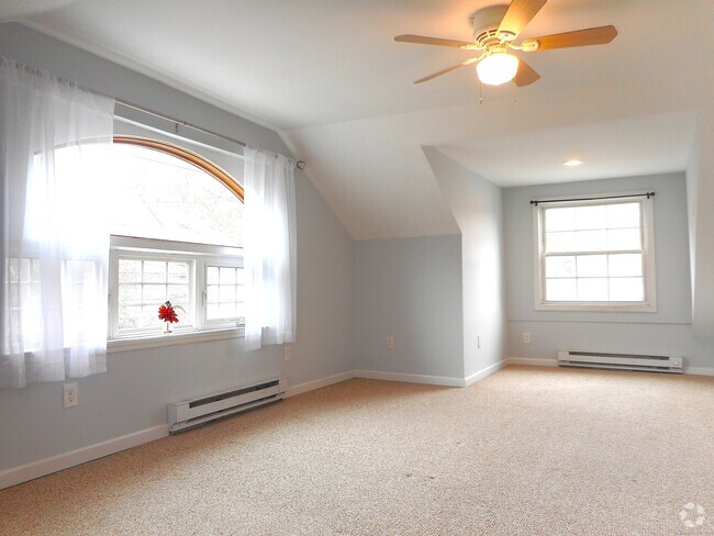 Building Photo - 22 Ingraham St Unit 3A Rental