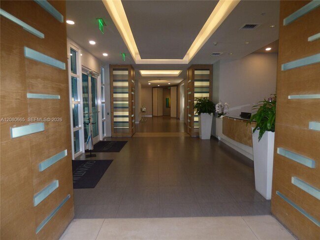 Building Photo - 1900 N Bayshore Dr Unit 2905