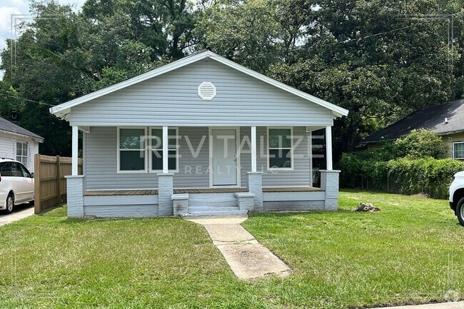 Building Photo - **Coming Soon** Beautiful Renovated 3 Bedr... Rental