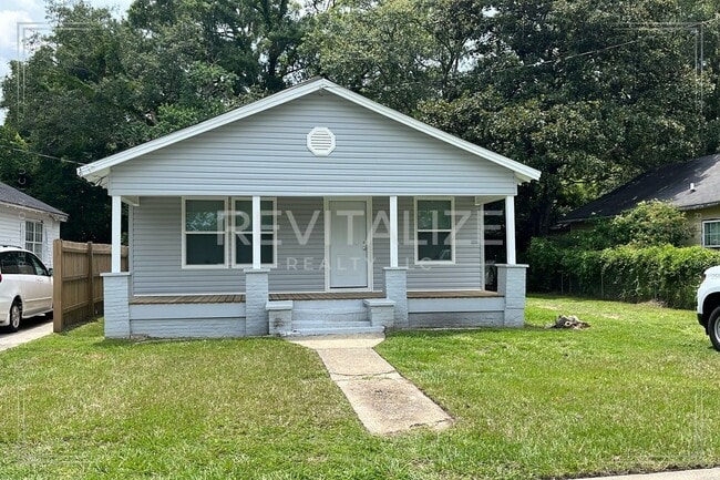 **Coming Soon** Beautiful Renovated 3 Bedr... - **Coming Soon** Beautiful Renovated 3 Bedr... House