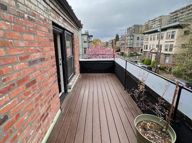 Photo - 421 Summit Ave E