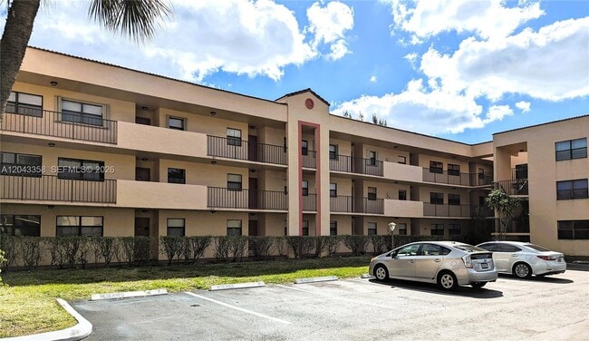 Building Photo - 3400 Foxcroft Rd Unit 215