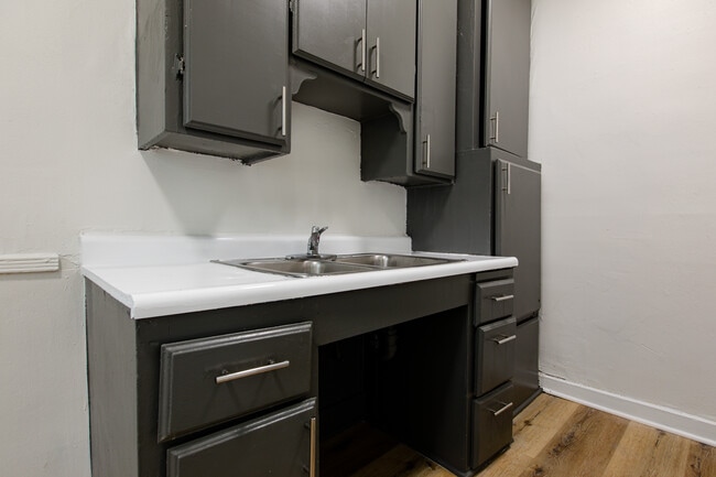 Photo - Catalina Apartments