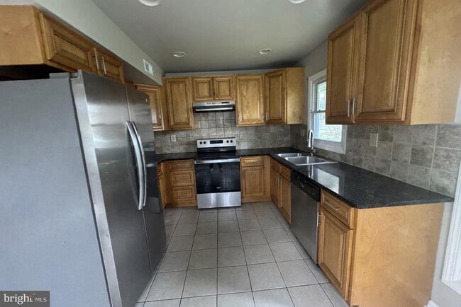 Photo - 75 Mainbridge Ln