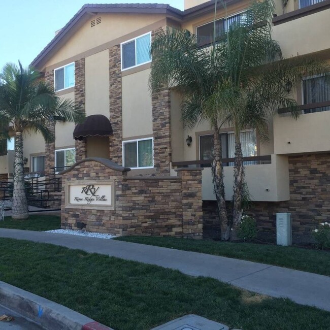 Centrally located 2 bed, 2 bath gated apar... - Centrally located 2 bed, 2 bath gated apar... House