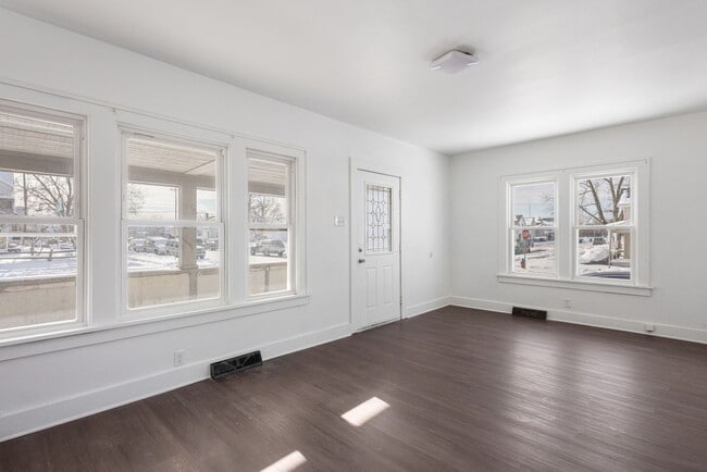 Photo - 302 E Grove St