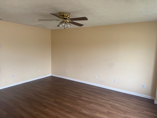 Photo - 2540 Barnesdale Wy Unidad #2