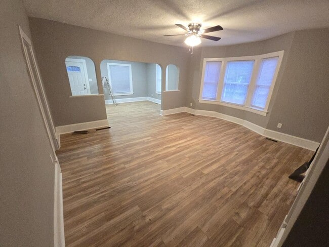 Photo - 104 N Evanston Ave