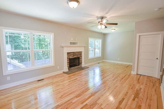 Photo - Three Bedroom with Bonus in Sango!