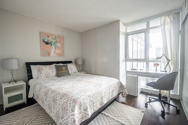 Photo - 15 Iceboat Terr Unit ID1345903P