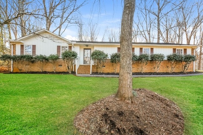 Building Photo - 121 Saratoga Dr