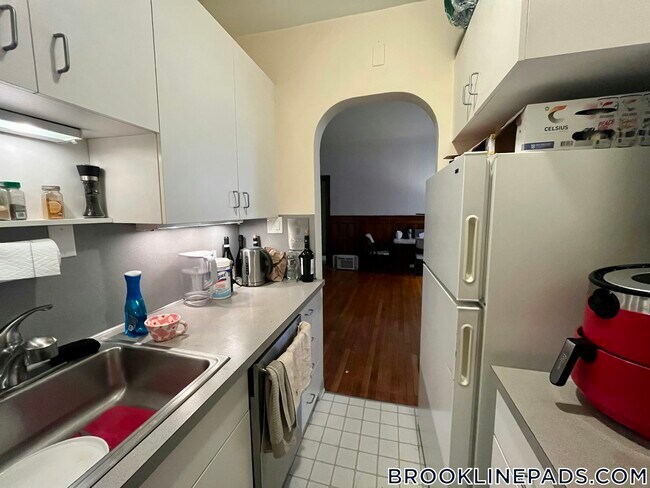 Photo - 1748 Beacon St Unit 2