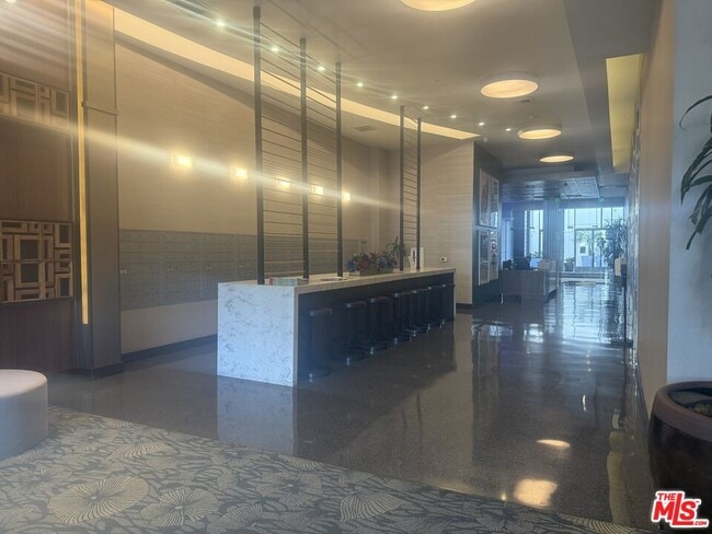 Building Photo - 3810 Wilshire Blvd Unit 607