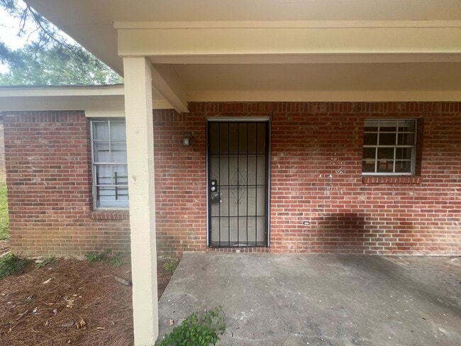 Building Photo - 2107 Thousand Oaks Dr Unit A