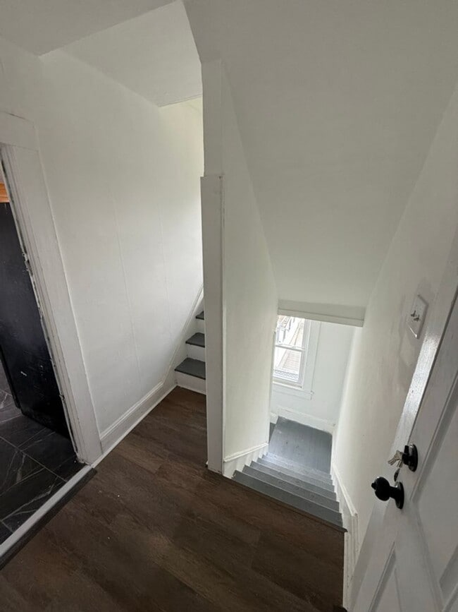 Building Photo - 1608 E Gibson St Unit 2