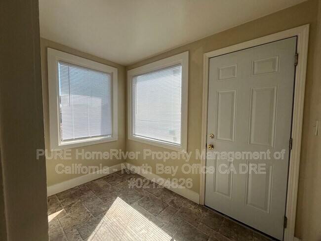 Photo - 744 Stewart St