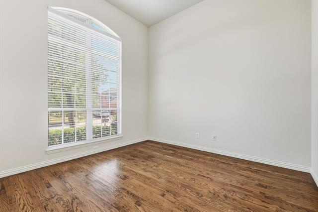 Photo - 1328 Burnett Rd