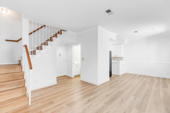 Photo - 4034 Redwood Ave