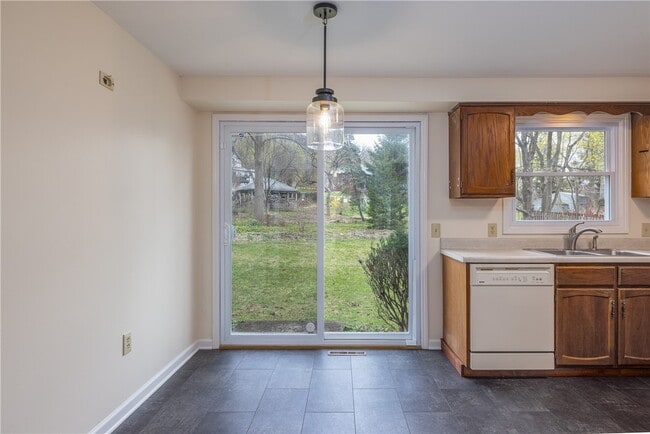 Photo - 75 Parkwood Ave