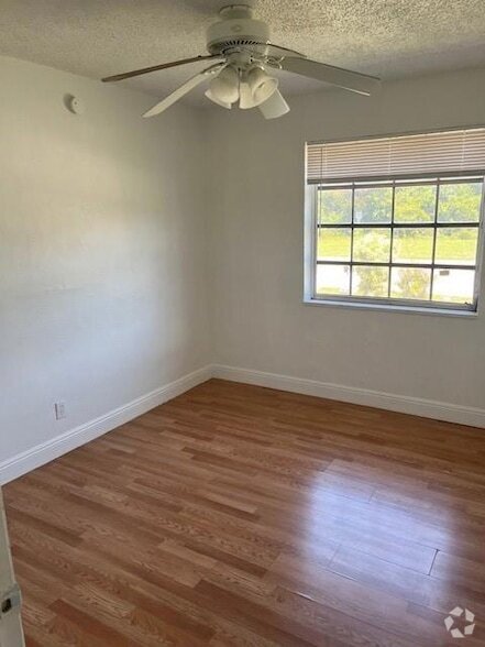 Building Photo - 1451 SW 46th Ave Rental