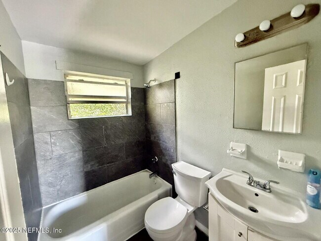 Photo - 2719 Fairfax St