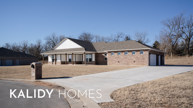 Photo - 305 Kirks Holw