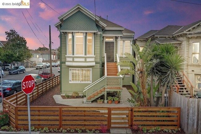 Exterior - 886 Pine St Unit A