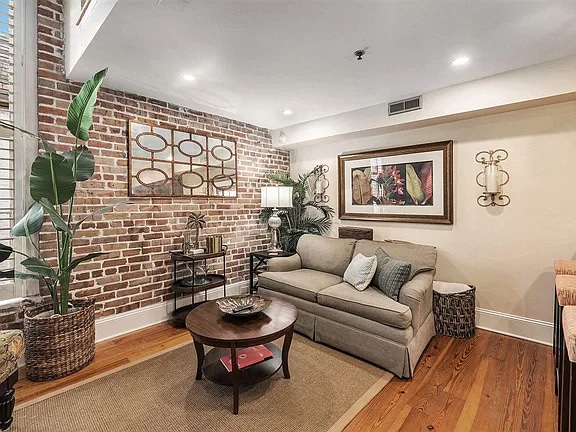 Building Photo - 157 Calhoun St Unit 202 Rental