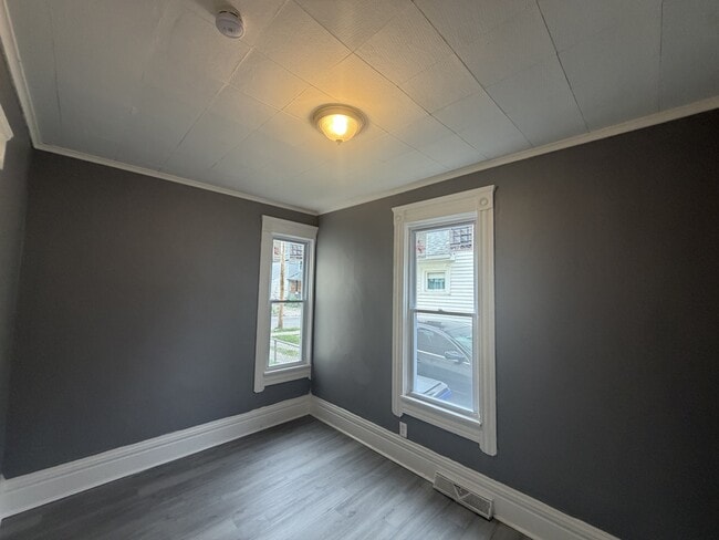 3295 W 54th St