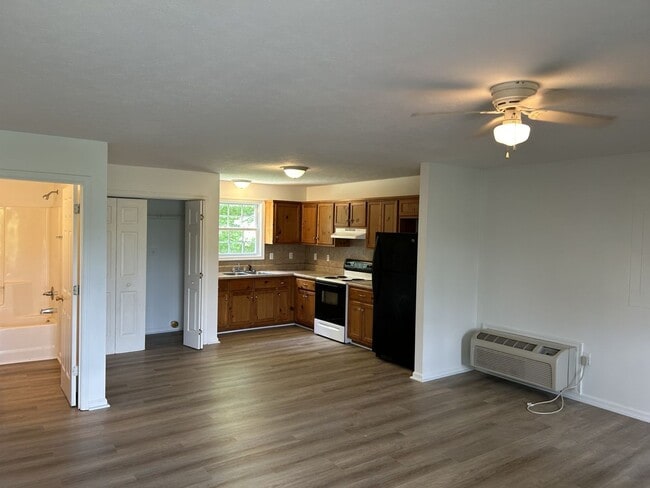 Photo - 14105-14109 Red House Road Unidad B