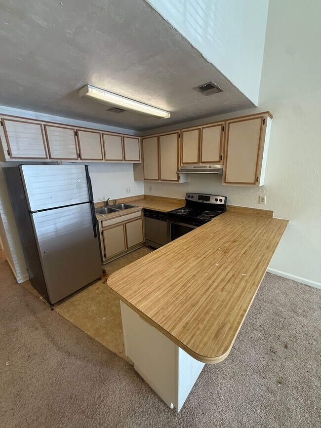 Photo - Sun-Filled 2/2 with Stainless Appliances & New Carpet