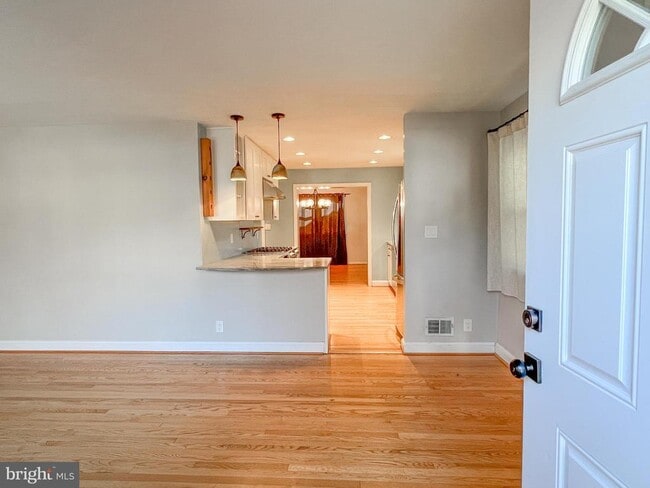 Building Photo - 4426 Strathmore Ave Rental