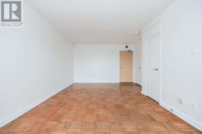 Photo - 88 Bernard Ave Unité 902