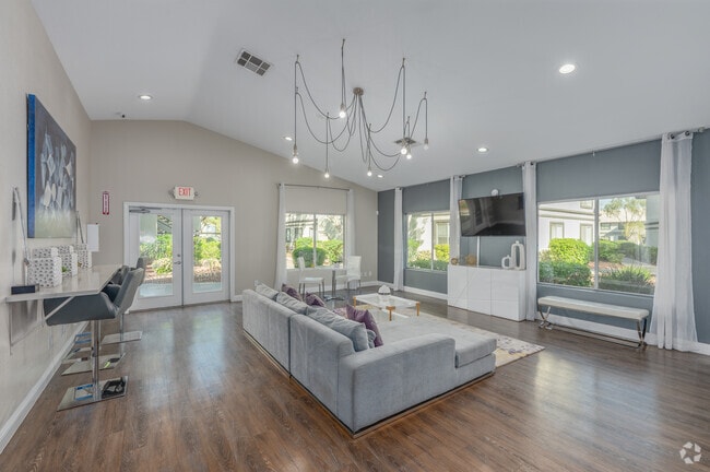 Clubhouse - Vida Las Vegas