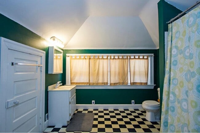 Photo - 641 Riddle Rd