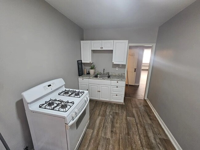 Building Photo - 6315 Everett Ave