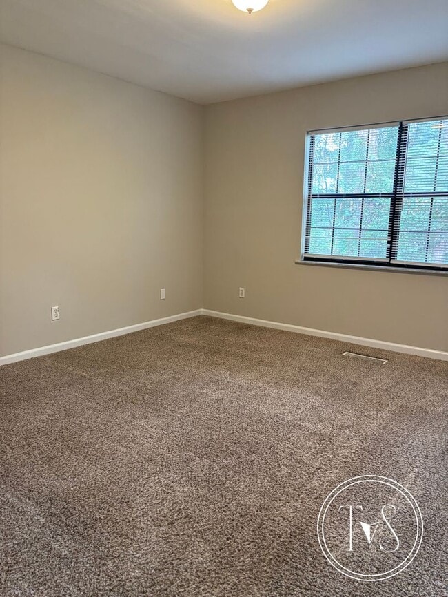 Photo - RATE DROP ALERT (was $1400/month) and SUMM...