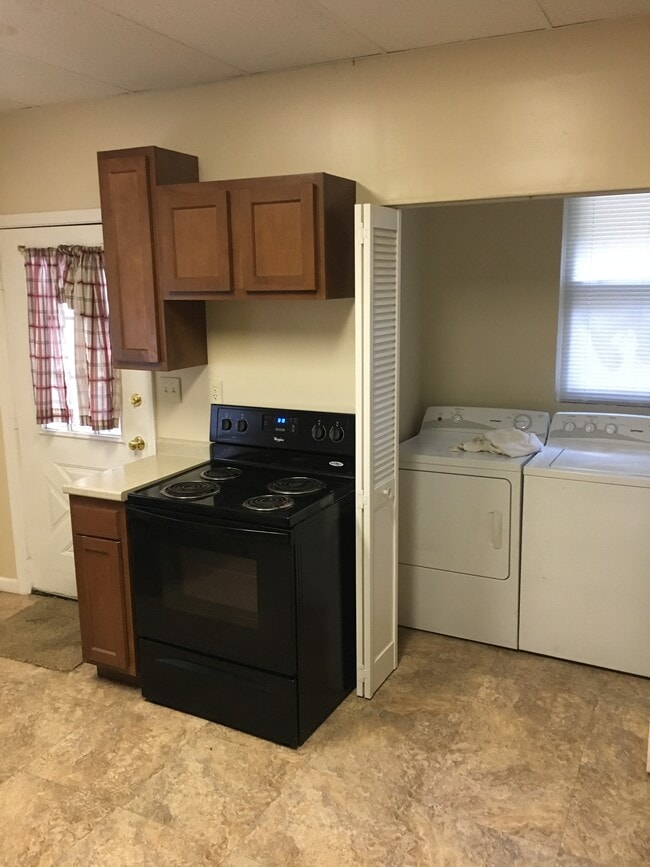 Building Photo - 365 National Rd